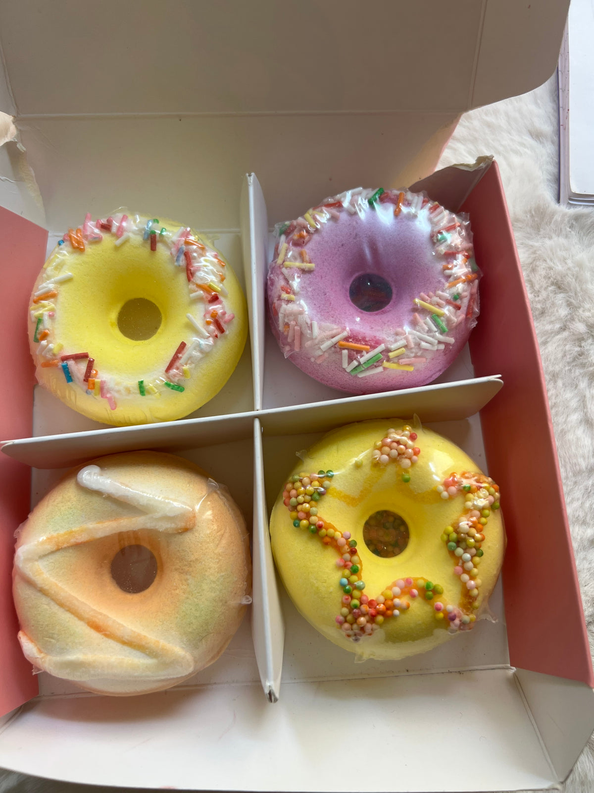 SADOER Doughnut Bath Bomb Gift Set – Fizzy Moisturizing Bath Bombs