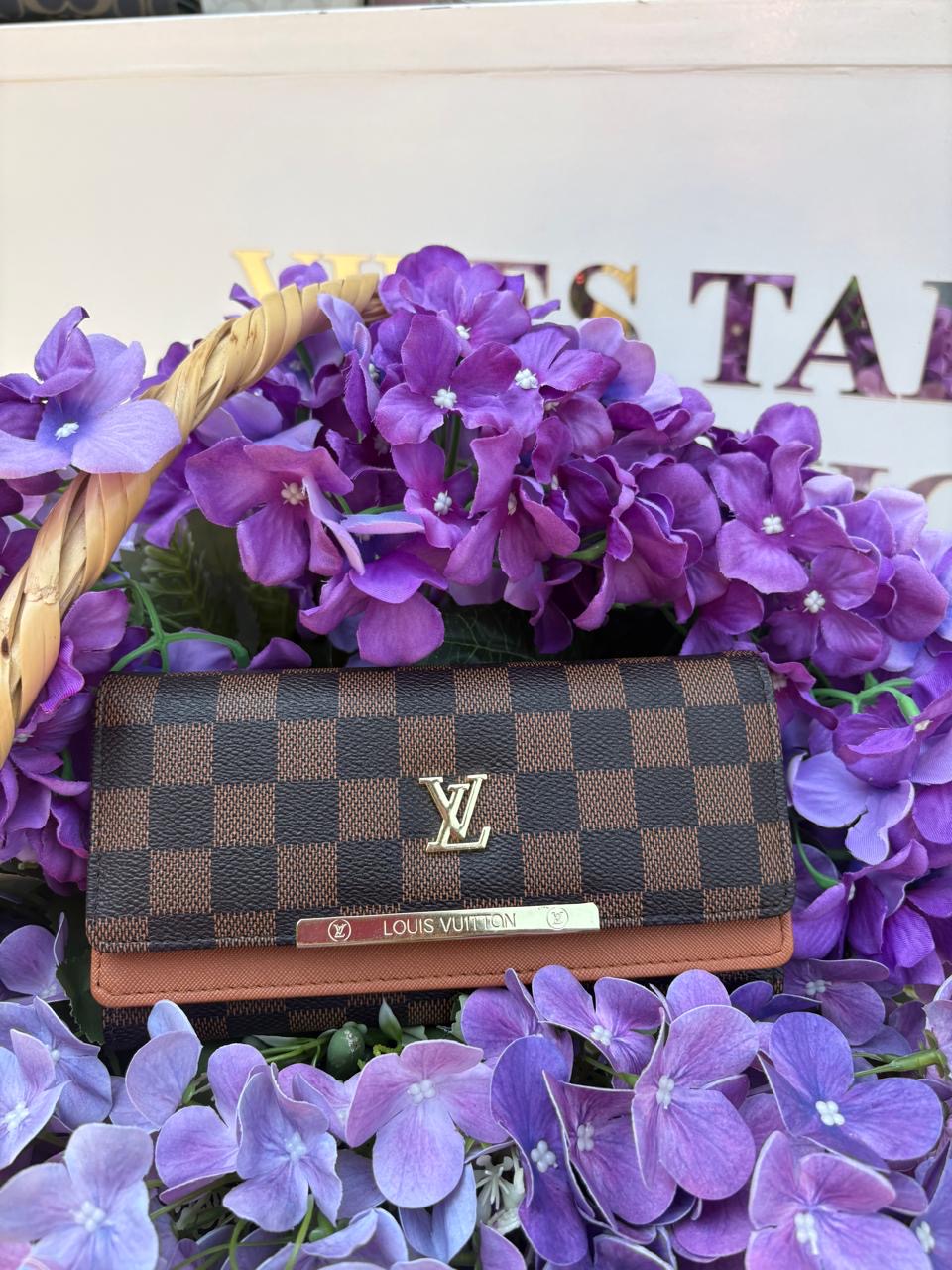 Compact Structured Wallet