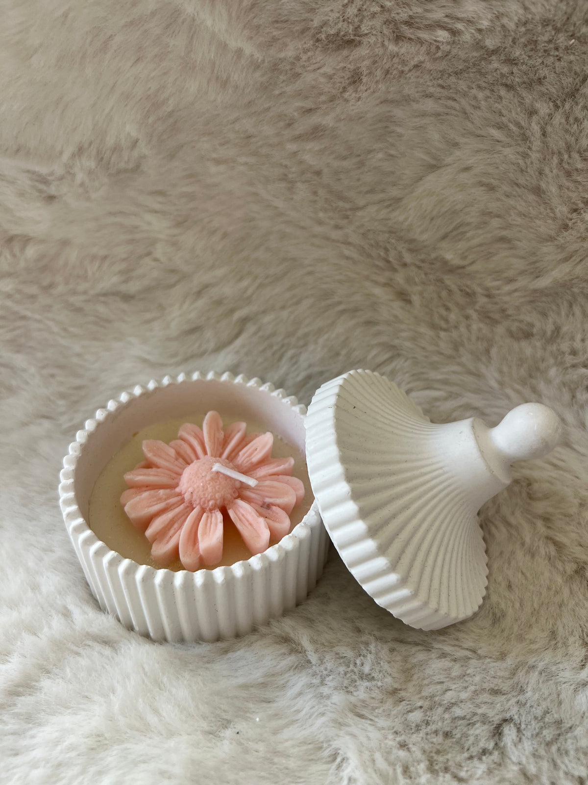 Daisy Bloom Decorative Candle
